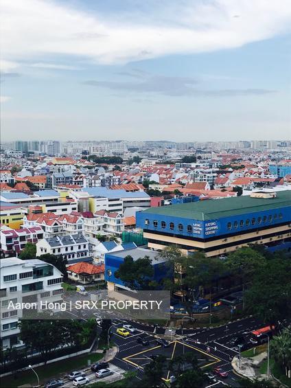 The Esta thumbnail photo